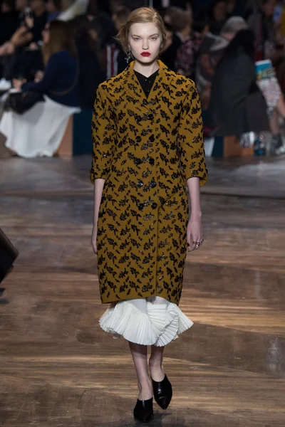 Look 27